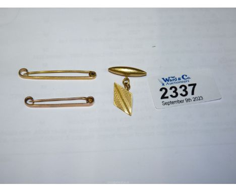 An 18ct Birmingham, yellow gold bar brooch (2g), maker C & P, 9ct rose gold bar brooch (2g) and a single 18ct yellow gold dia