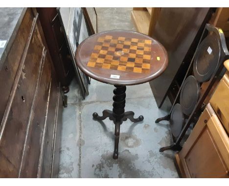 Victorian inlaid mahogany circular wine/games table with inlaid chessboard top on spiral turned column and tripod base