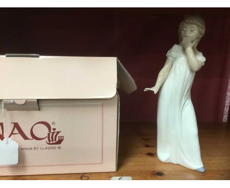 Nao porcelain figure, boxed