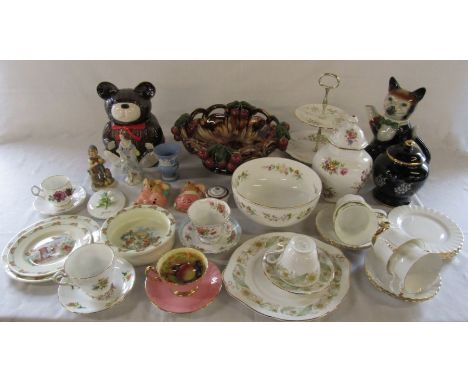 Selection of ceramics inc Royal Doulton Bunnykins, Goebel, Wedgwood jasperware, Aramis teddy bear, Royal Albert Minuet, Wedgw