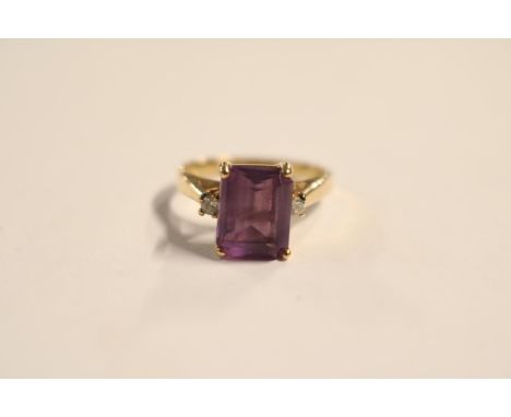 Good quality 14K Gold Rectangular and Diamond set ring Size N. Size 4.2g total weight 