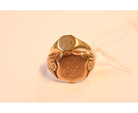 Gents 9ct Gold Signet ring and a smaller ring 10.4g total weight 