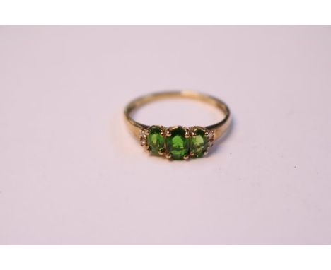 Good quality 9ct Gold Peridot set dress ring Size P. 1.5g total weight 