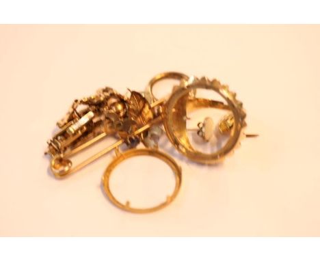 Collection of assorted 9ct Gold Jewellery to include Gold Ring mount, Bar brooch etc 17g total weight