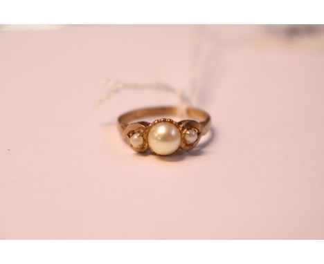 Ladies 9ct Gold Pearl set dress ring Size M. 2.6g total weight 