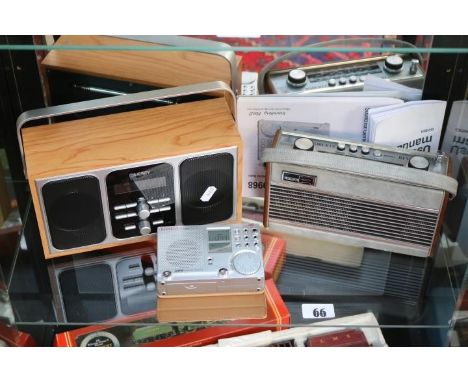 2 Vintage Roberts Radios to include R9968 Travelling Lite 2, Roberts RFM3 and Majority Radio