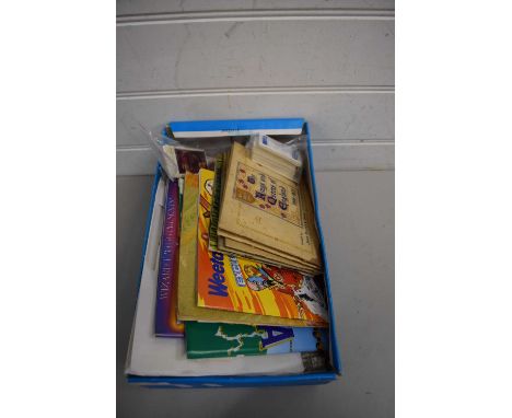 COLLECTION OF CIGARETTE AND TEA CARDS IN ALBUMS AND LOOSE