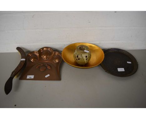 ART NOUVEAU COPPER CRUMB TRAY AND BRUSH PLUS FURTHER BRASS TRAY AND POT POURRI JAR AND A BOWL (5)