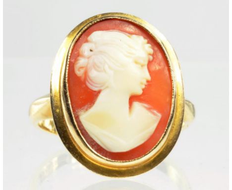 A CAMEO RING IN 9CT GOLD SIZE O, 5.3G