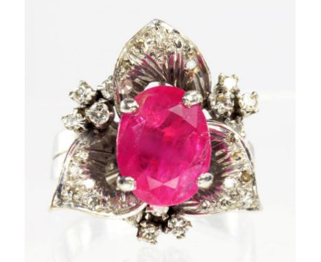 A FRENCH RUBY AND DIAMOND FLOWER SHAPED RING, IN WHITE GOLD, INDISTINCTLY MARKED, C MID 20TH C, SIZE O, 6.6G