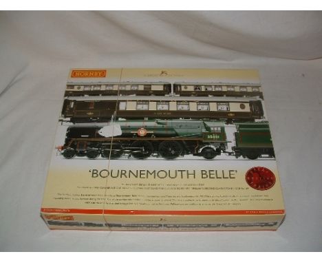 HORNBY R2300 Bournemouth Belle Train Pack comprising a BR Green rebuilt Merchant Navy 4-6-2 'New Zealand Line' and 3 Pullman 