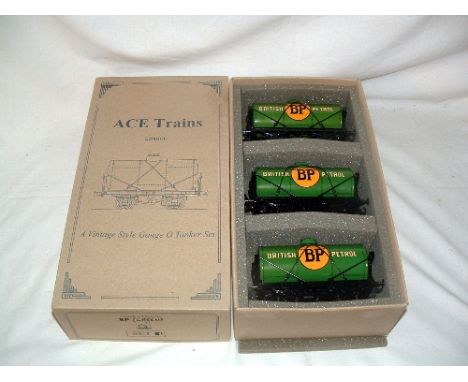 ACE Trains 0 Gauge 3R Vintage Style BP Green 3 x Tanker Set. Mint Boxed.