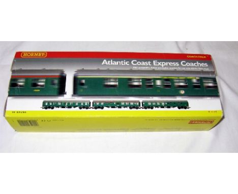HORNBY R4140 Atlantic Coast Express Coach Pack containing BR(S) Green Mk1 Composite, Brake and Buffet Coaches with ACE Carria