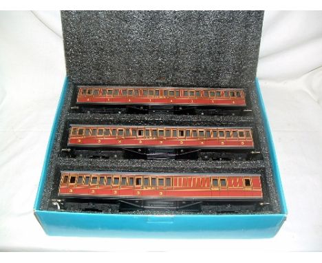 ACE Trains 0 Gauge 3R C/1 First Series LMS Maroon Clerestory  Non Corridor 3 x  Coach Set based on 51 ft 'Dreadnoughts' - all