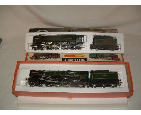 HORNBY 2 x Class 7P/6F Britannia 4-6-2's  - R033 BR Green 'Morning Star' (Tender missing centre axle otherwise Good Boxed) an