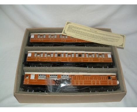 ACE Trains C/4/T 3R ' Flying Scotsman' Gresley Teak Set comprising a Full 1st with eight Compartments, Full 3rd with nine com