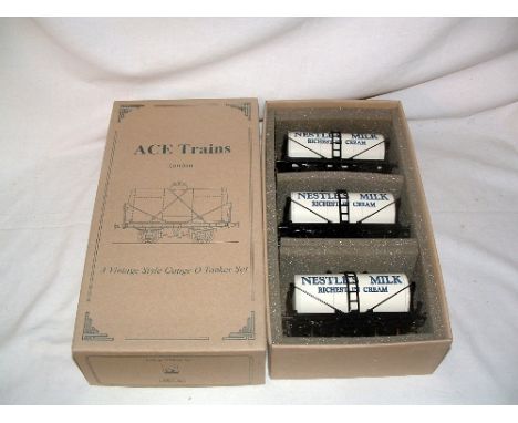 ACE Trains 0 Gauge 3R Vintage Style Nestles Milk 3 x Tanker Set. Mint Boxed.