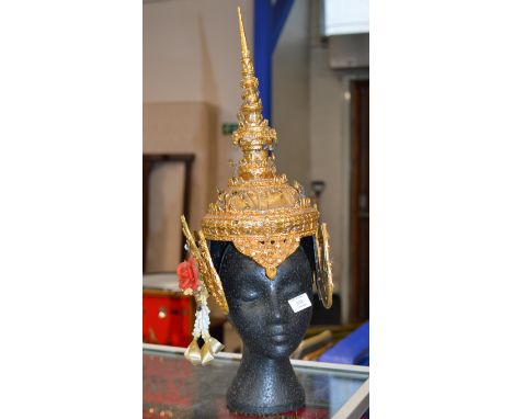 A DECORATIVE VINTAGE GILT SIAMESE TEMPLE DANCER'S HEAD DRESS     