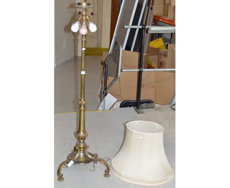 VINTAGE BRASS TELESCOPIC 3 POINT STANDARD DOWNLIGHTER LAMP WITH SHADE ON TRIPLE FEET     