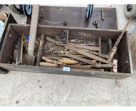 A VINTAGE WOODEN TOOL CHEST CONTAINING AN AXE, FILES AND A SET SQUARE ETC 