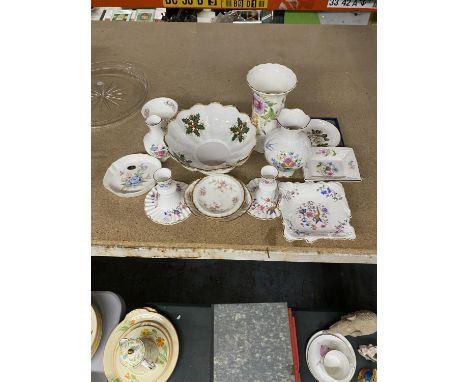 A JOBLOT OF BOWLS, TRINKET DISHES, CANDLESTICKS, ETC TO INCLUDE HAMMERSLEY, QUEEN'S, WEDGWOOD, ETC 
