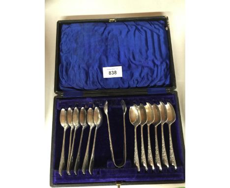 A VINTAGE BOXED SET OF TEASPOONS AND A PAIR OF SUGAR TONGS 