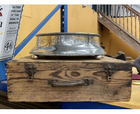 A LARGE BOXED VINTAGE CO-OP WEDDING CAKE DISPLAY STAND ENGRAVED WITH SWAGS AND HEARTS WITH THE INSCRIPTION 'WARRINGTON EQUITA