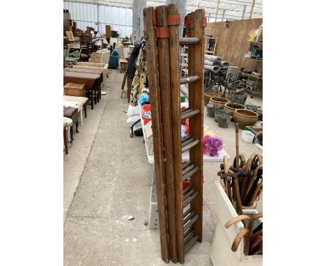 A VINTAGE WOODEN THREE SECTION 24 RUNG EXTENDING LADDER 