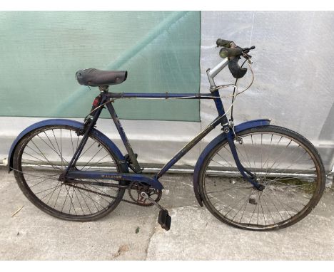 A VINTAGE RALEIGH GENTS BIKE 
