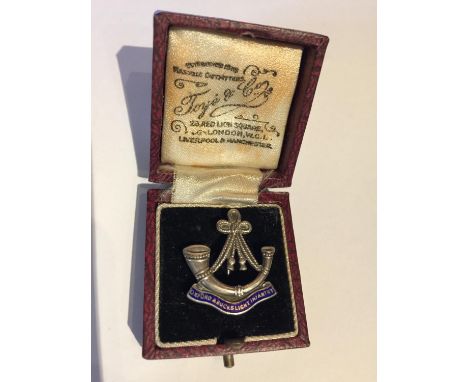 AN OXFORD AND BUCKINGHAMSHIRE LIGHT INFANTRY BADGE 
