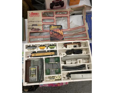 A BOXED LIMA HO SCALE ELECTRIC TRAIN SET 