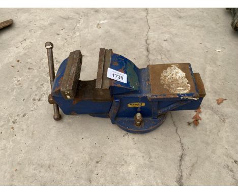 A MEDIUM SIZED SME BENCH VICE 