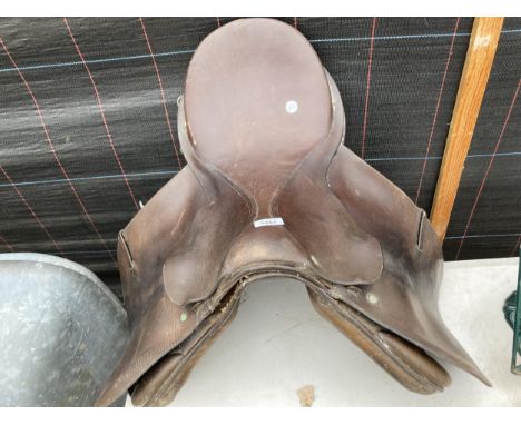 A VINTAGE LEATHER HORSE SADDLE 