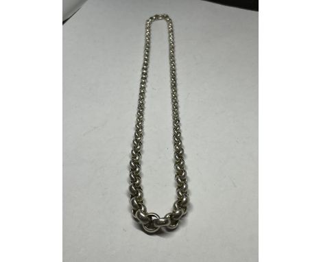 A MARKED SILVER GRADUATED BELCHER CHAIN LENGTH 45 CM 