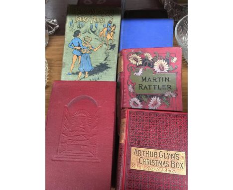 A QUANTITY OF VINTAGE HARDBACK BOOKS TO INCLUDE HANS ANDERSON FAIRY TALES, THE DOG CRUSOE, THE MILLERS DAUGHTER, ETC 
