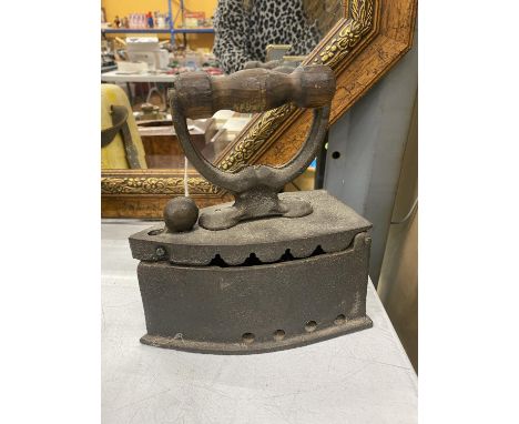 A VINTAGE CAST IRON FLAT IRON ON BASE 
