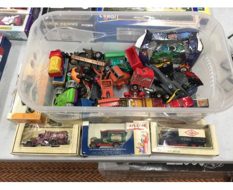 A BOX OF TOY CARS TO INCLUDE FOUR BOXED VINTAGE VANS 