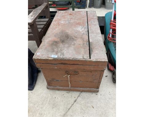 A LARGE VINTAGE WOODEN TOOL CHEST 