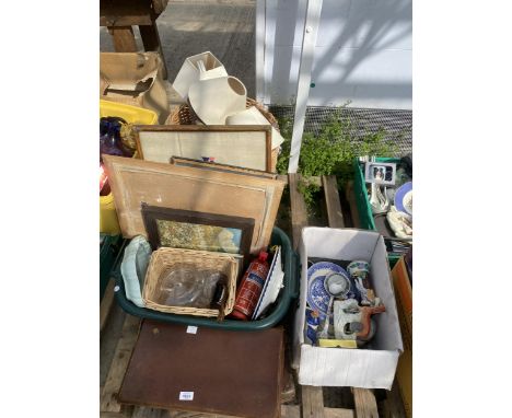 AN ASSORTMENT OF HOUSEHOLD CLEARANCE ITEMS TO INCLUDE CERAMICS AND LAMP SHADES 