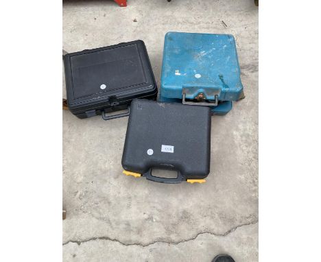 AN ASSORTMENT OF POWER TOOLS TO INCLUDE A PALM SANDER, DRILL AND BATTERY DRILL 