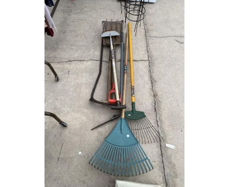 AN ASSORTMENT OF GARDEN TOOLS TO INCLUDE A SYTHE, A HALF MOON AND A FORK ETC 