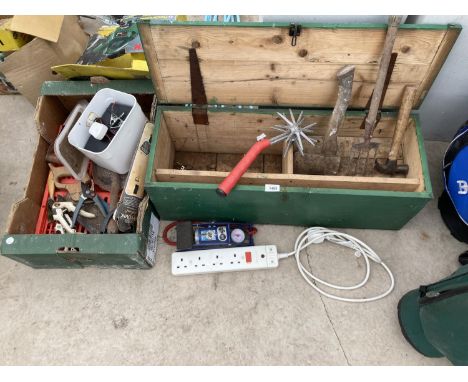 A WOODEN JOINERS CHEST WITH AN ASSORTMENT OF TOOLS TO INCLUDE AN AXE, SECATEURS AND A BATTERY CHARGER ETC 