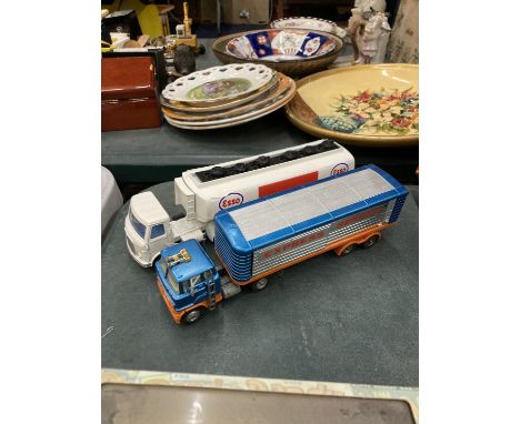 A DINKY ESSO TANKER AND A CORGI MAJOR EXPRESS SERVICE FORD LORRY 