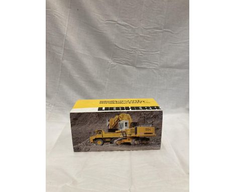 A BOXED 1:50 SCALE LIEBHERR COLLECTOR MODEL BY CONRAD MODELS 2837 HYDRAULIC EXCAVATOR 984B 