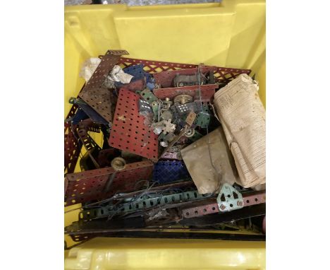 A BOX OF VINTAGE MECCANO 