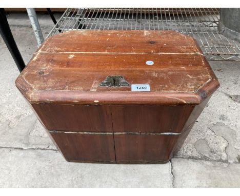 A VINTAGE WOODEN STORAGE BOX WITH BRASS DETAILING 