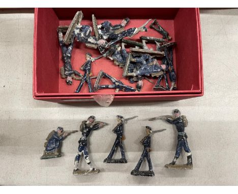 A BOX OF VINTAGE PAINTED LEAD SOLDIERS 
