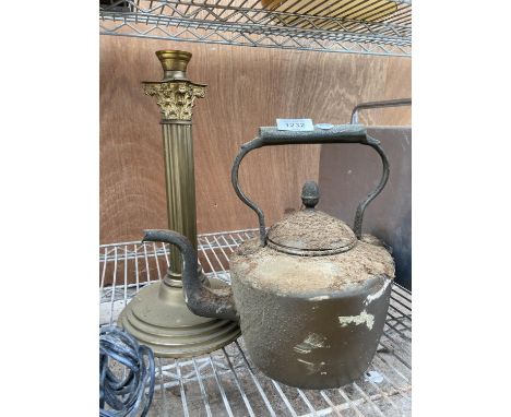 A VINTAGE COPPER KETTLE AND A BRASS CANDLESTICK 