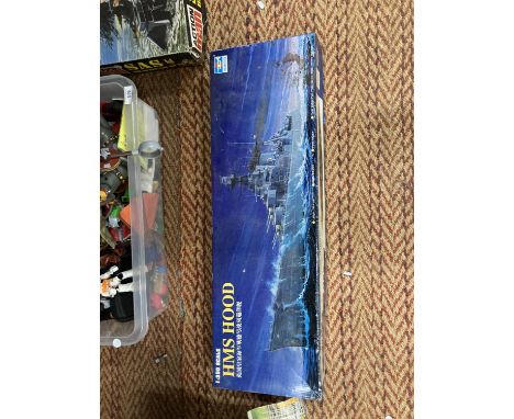 A BOXED HMS HOOD 1:350 SCALE MODEL KIT 