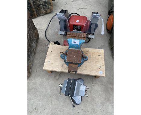 A PARKSIDE BENCH GRINDER AND TWO BENCH VICES 